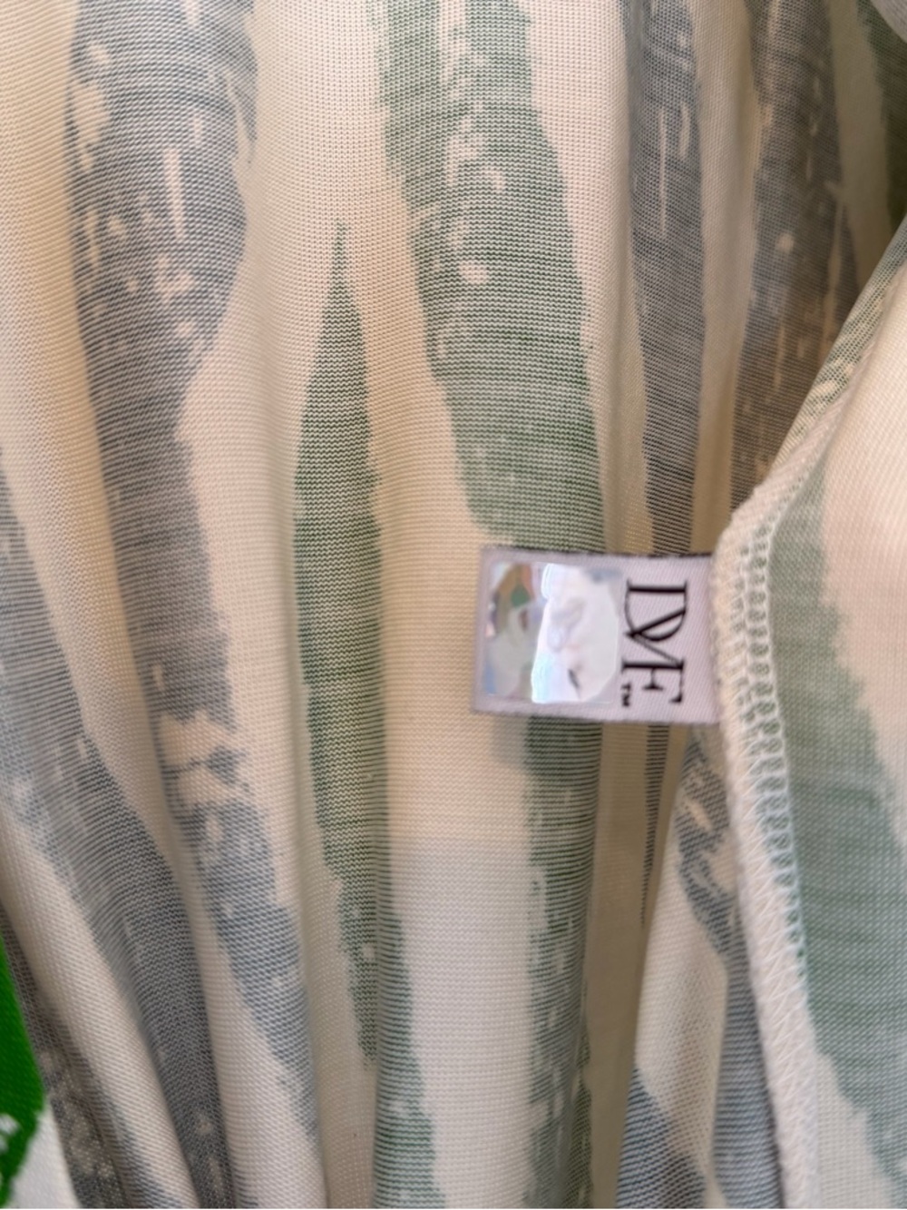 Diane Von Furstenberg Vintage Justin Silk Wrap Dress, Size 6 - Picture 3 of 4